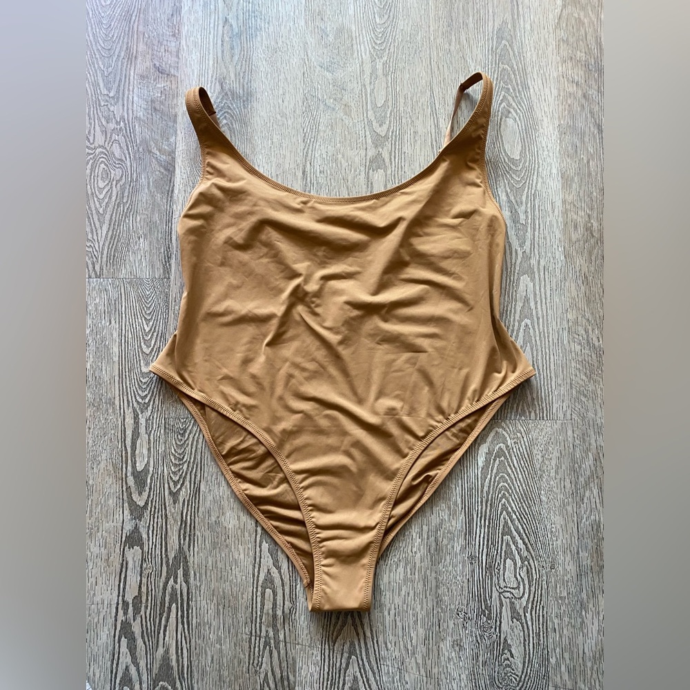SKIMS Scoop neck One piece Swimsuit in almond NWT